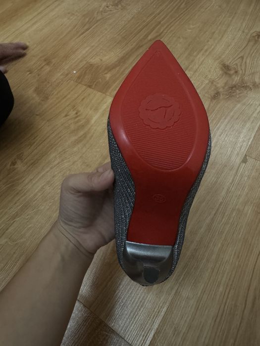 Женские серебристые туфли