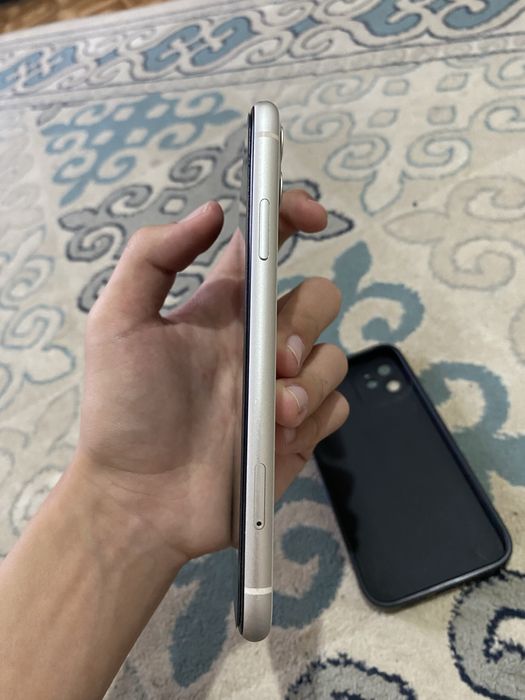 Продам айфон 11 белый