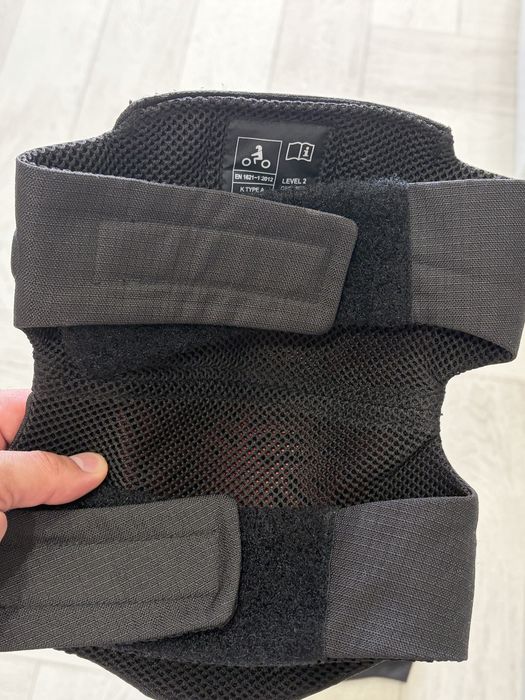 Мотонаколенники Clover