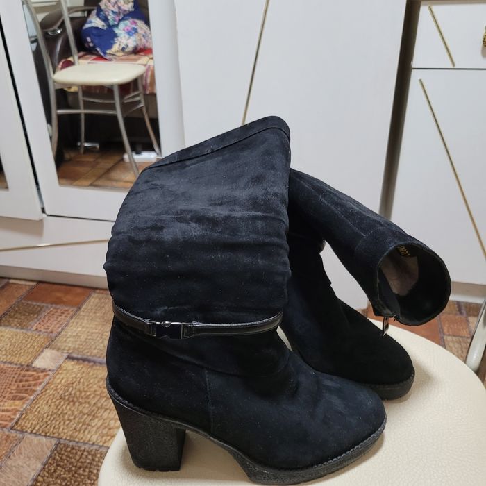 Продаю зимние сапоги