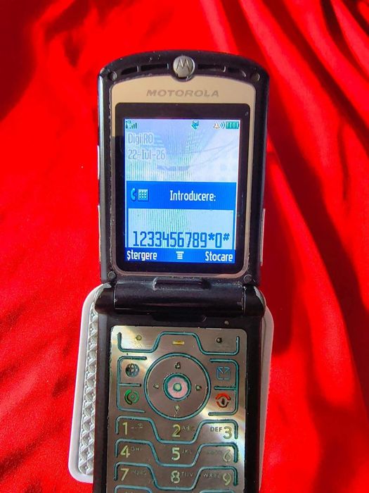Motorola razr V3+charger original ( decodat, limba romana)
