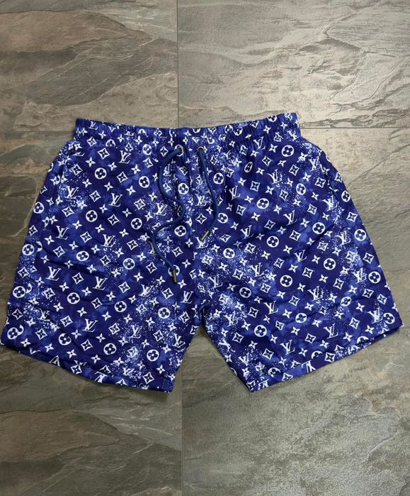 Стилни мъжки плажни шорти BALENCIAGA – комфорт и визия за лятото!