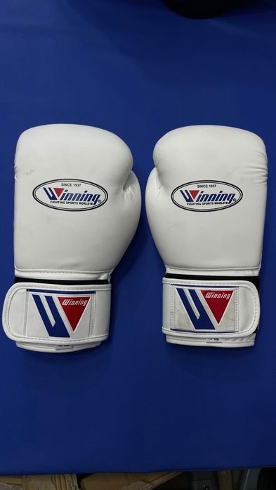 Боксерские перчатки Winning
