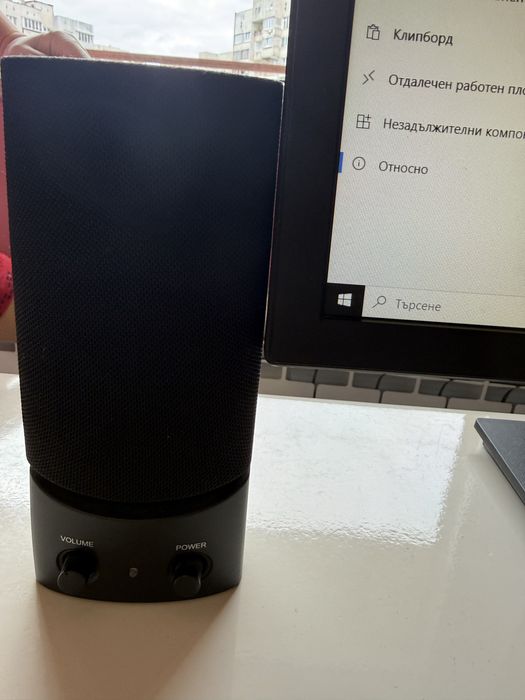 Компютър монитор клавиатура и колонки