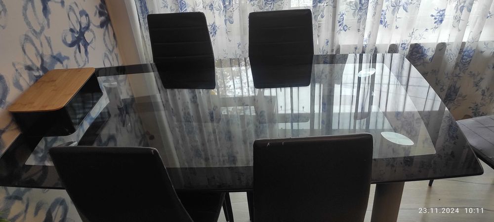 Трапезна маса за 6 човека .