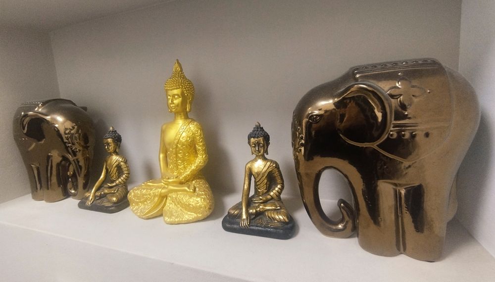 Lot figurine Zeul Budha, si elefanti din rășină acrilică