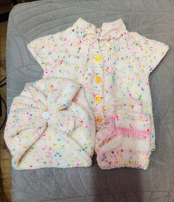 Бебешко елече,ръчно плетиво