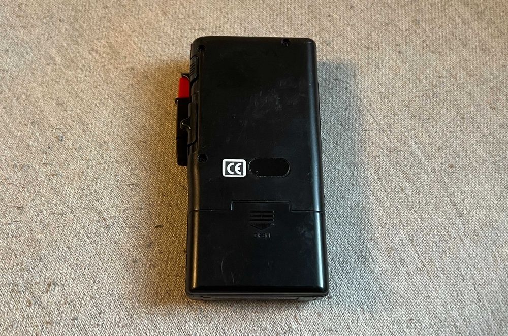 Sony M-425 microcassette recorder cu caseta Maxell MC-60UR