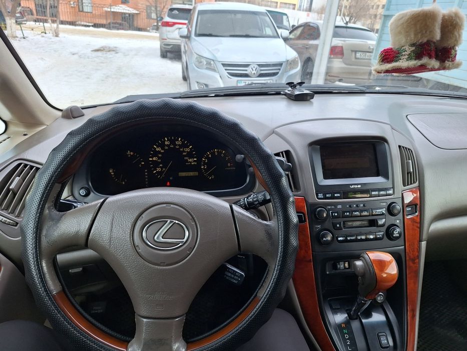Машина Лексус рх 300