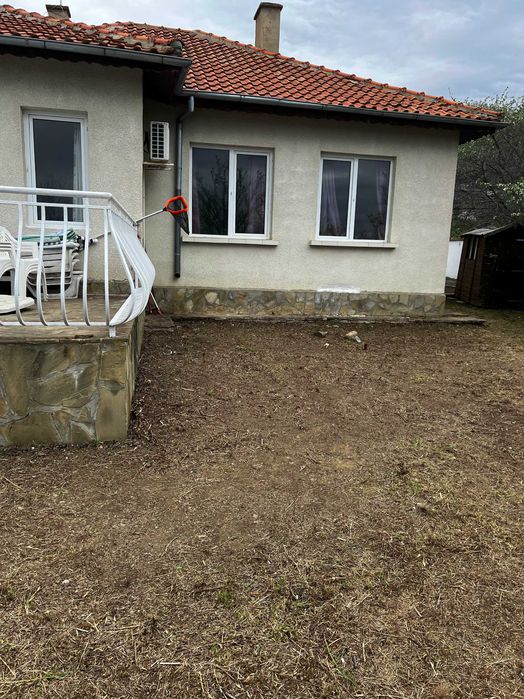 Почистване на дворове, парцели и терени в област Бургас