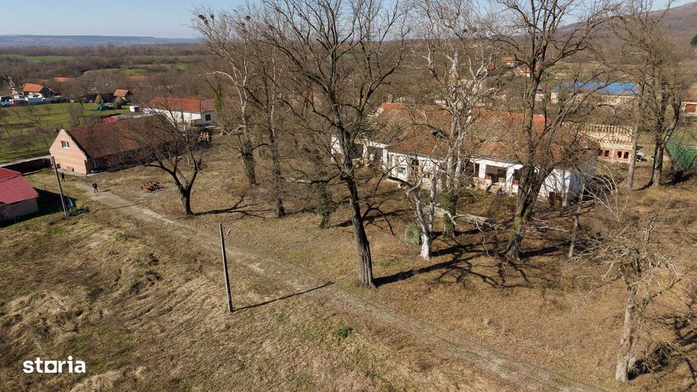 Casă cu 8 camere pentru investiții în Maciova CS