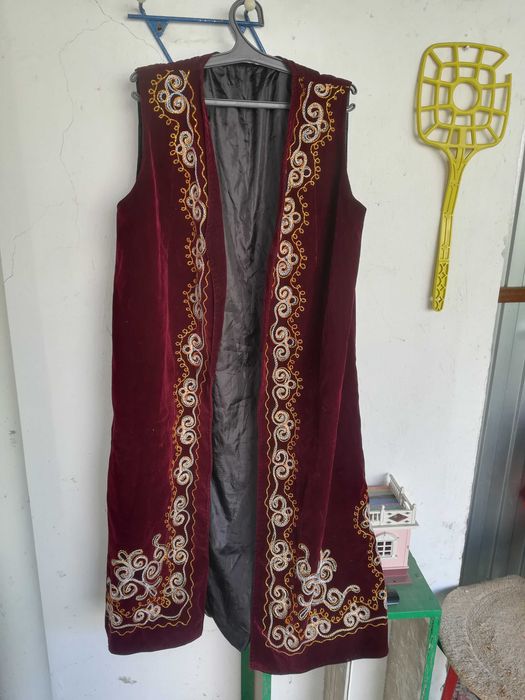 Плащ, шапан, камзол, кажекей, плечики