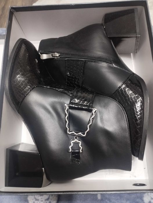 Новые элегантные сапожки из натуральной кожи