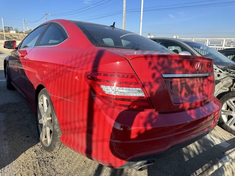 Aripa spate stanga Mercedes C-class facelift w204 Coupe culoare rosie