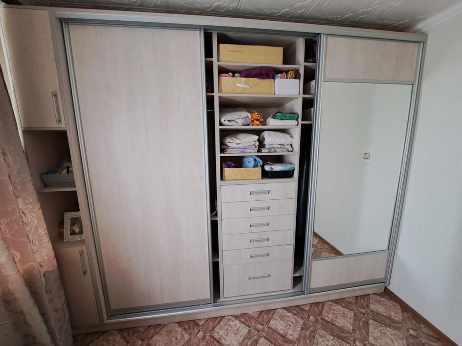 Спальный модный красивый вместительный шкаф