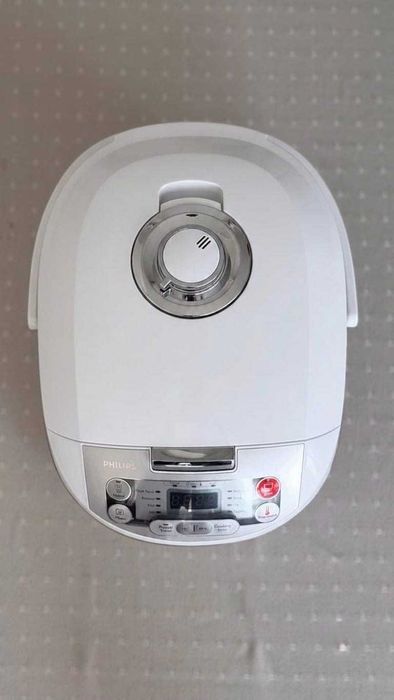 Мултикукър Philips HD3037/70 – перфектно състояние, с всички аксесоари и книжки