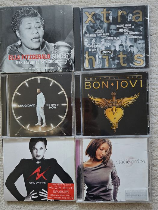 Оригинални компакт дискове от лична колекция