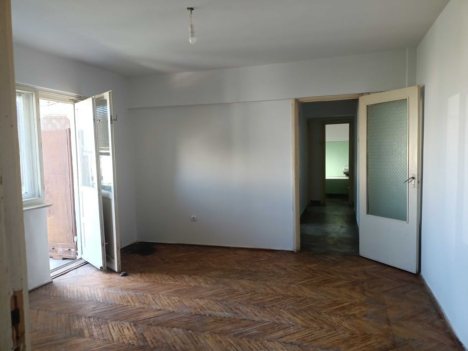 Apartament cu 4 camere etajul 4/4 în Micro 16 str Astronauților