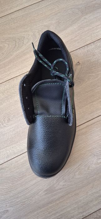 Работни обувки номер  45 с метално бомбе / Safety shoes