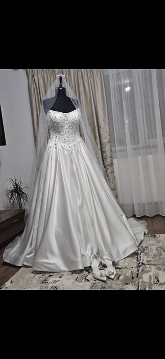 Rochie mireasa cu trenă detașabilă si voal