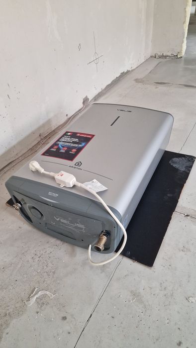Продам водонагреватель Ariston ABS VLS PRO R50