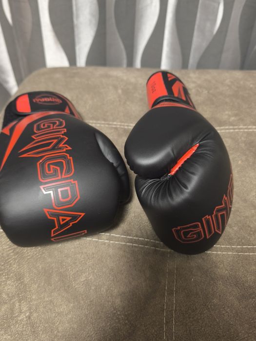Боксерские перчатки 8oz