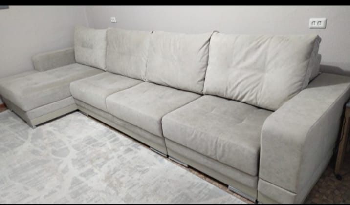 диван. 4 метра .