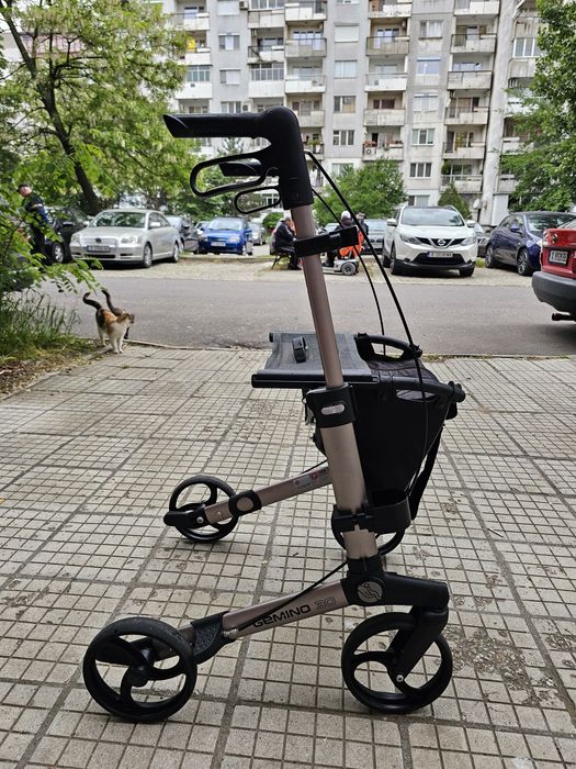 Сгъваема Професионална Проходилка за възрастни и болни хора