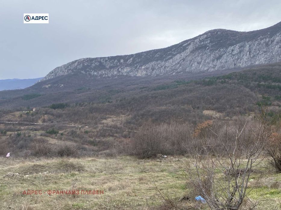 Парцел в Враца, област-с.Челопек площ 930 цена 55000