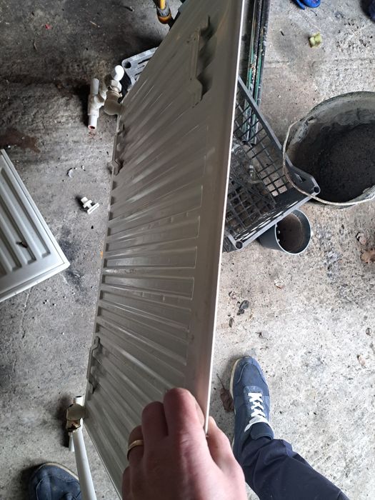 Calorifere opt bucăți folosite un sezon