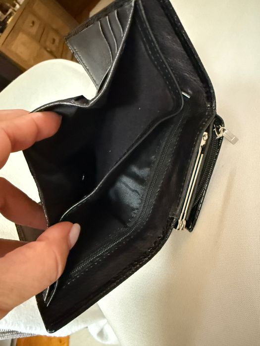 Продавам дамско портмоне