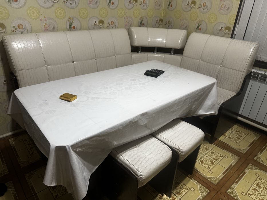 Угалок с стульиями