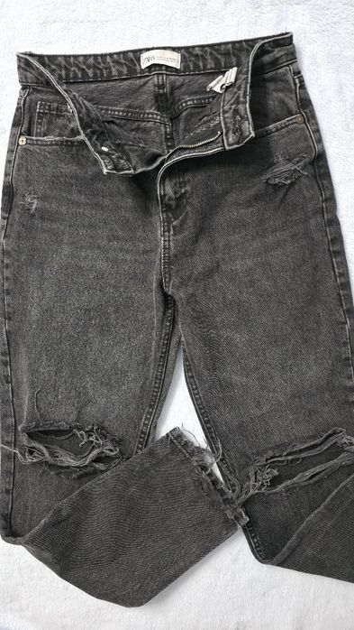 Blugi negri Zara Mom Fit  cu rupturi, marimea 36