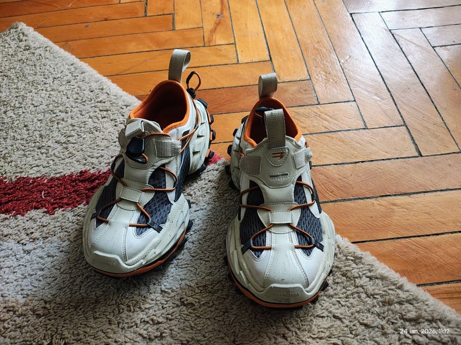 Balenciaga , numar 40