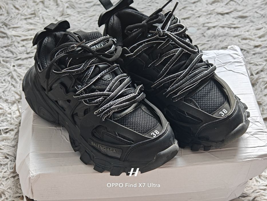 Balenciaga track 1