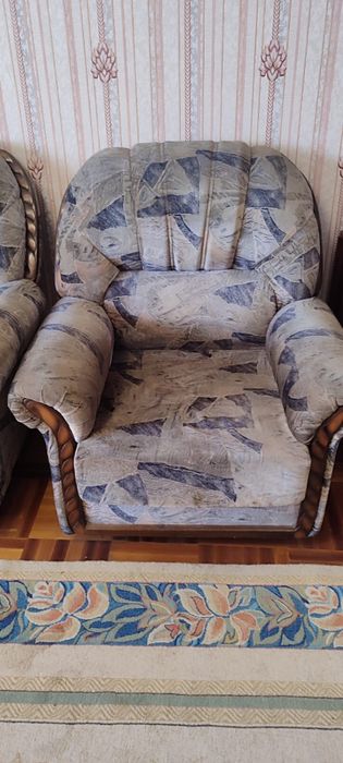 Продам диван трансформер и кресло.