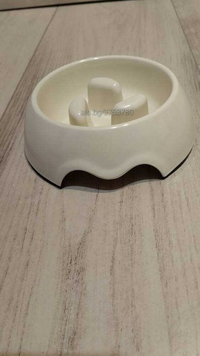 Купа за бавно хранене за домашни любимци