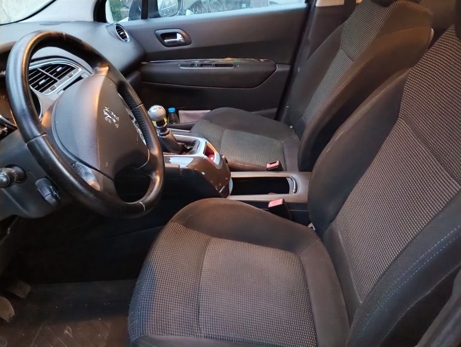 Peugeot  5008 1.6  hdi