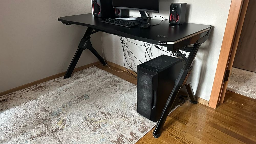 Стол компьютерный игровой