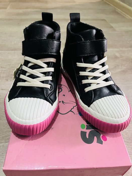 Продам обувь для девочек