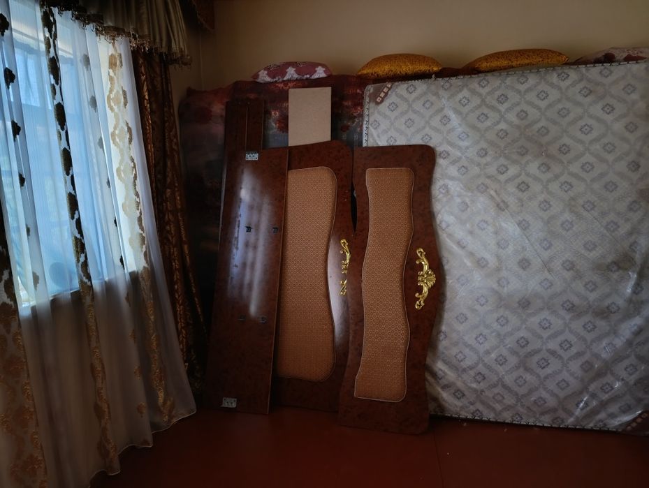 Spalniy mebel yaxshi holatda narxini kelishamiz