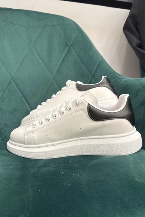 Alexander mcqueen black & white
