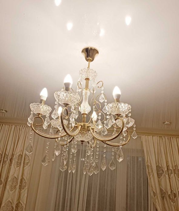 Продается красивая люстра 25000