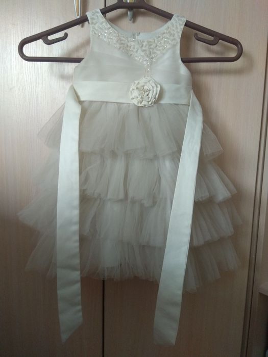 Платье нарядное на девочку