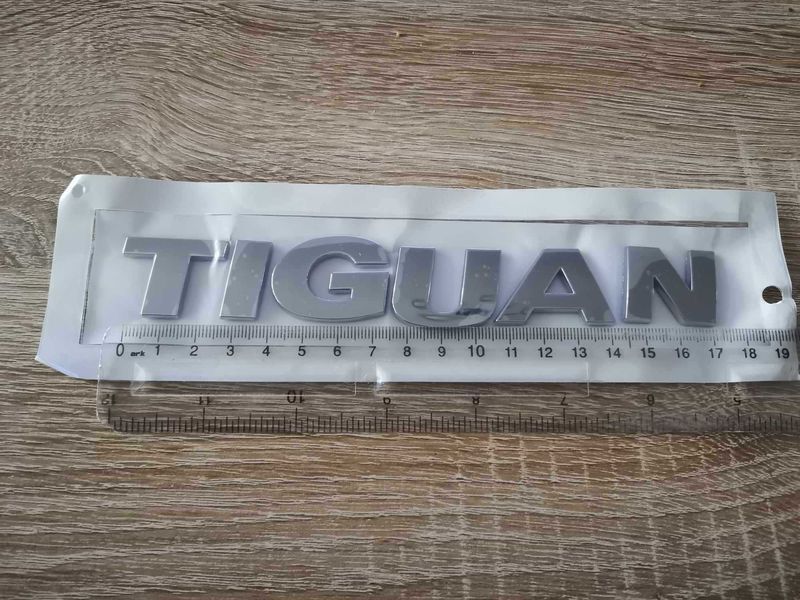 Volkswagen Tiguan сребриста емблема