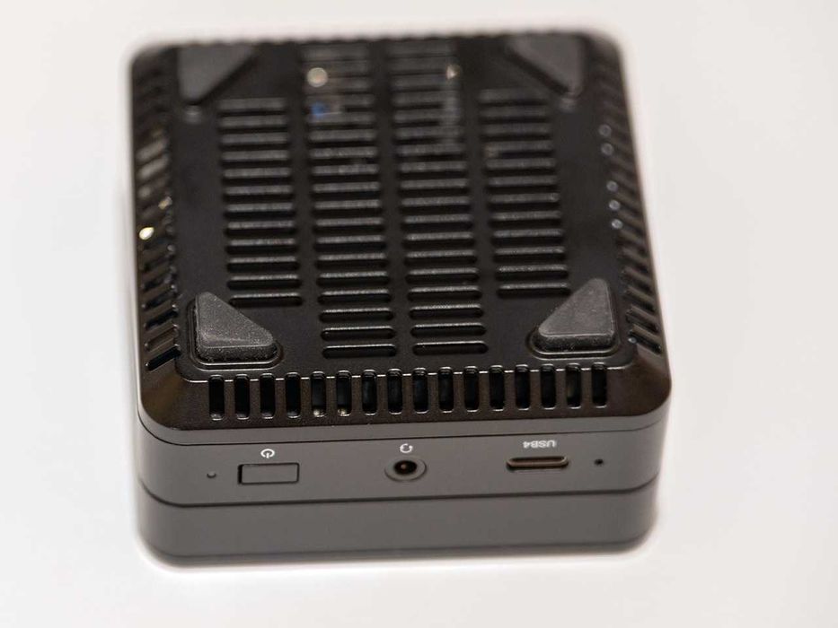 Mini PC Minisforum EM680 32GB DDR5 1TB M.2 SSD