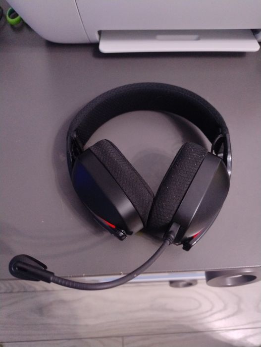 Vând căști scorpion cu microfon reglabil cu rgb foarte puțin purtate