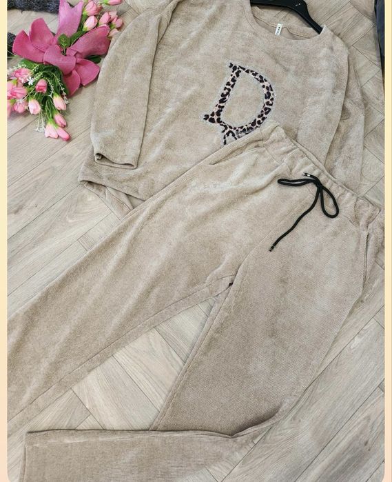 Дамски плюшен екип