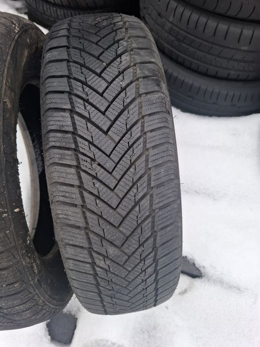 Vand 2 anvelope 185 65 15 de iarna bune ca noi