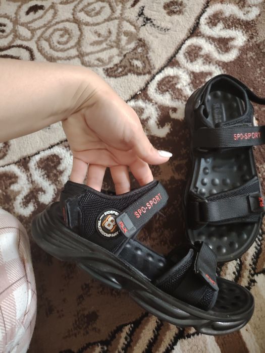 Продам сандалии подростковые